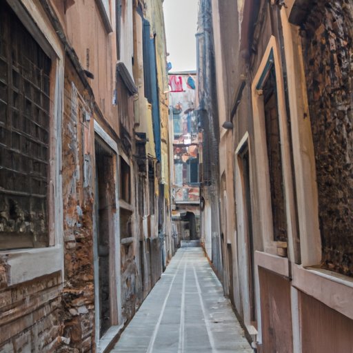 How to Navigate the Streets and Alleys of Venice