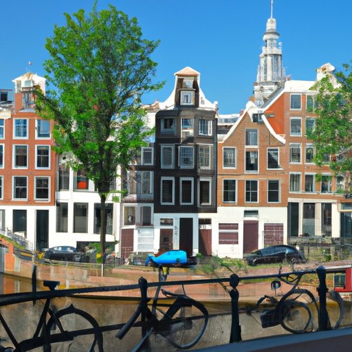 Review of Popular Tourist Areas in Amsterdam for Solo Travelers